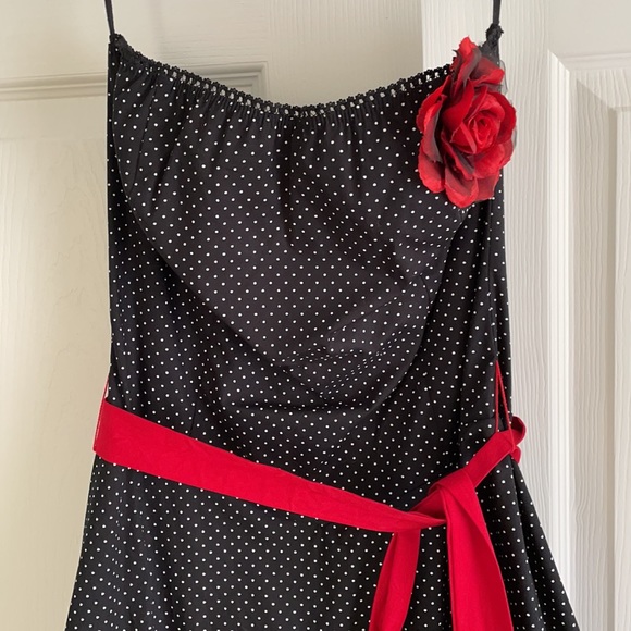 Super Cute Polka Dotted Strapped Dress 🌹 - Picture 2 of 14